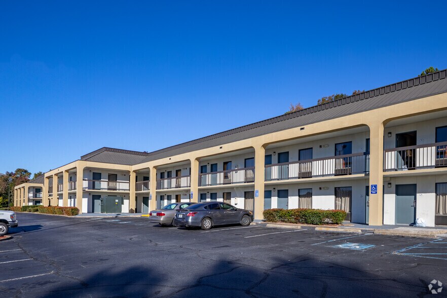 More Photos Of 5585 Whitesville Rd, Columbus Hotel For Sale