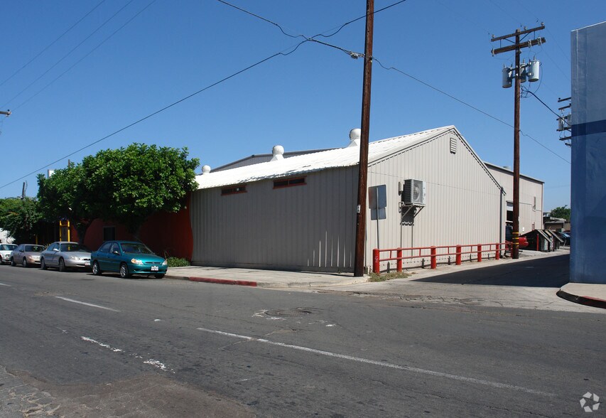 More Photos Of 3280 Kurtz St, San Diego Warehouse For Lease