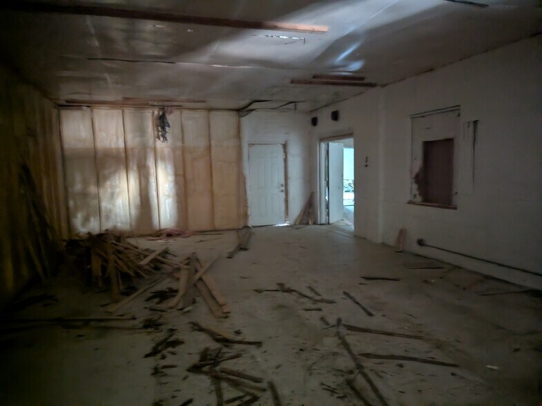 More Photos Of 2416 E Huron Rd, Au Gres Storefront Retail Office For Sale