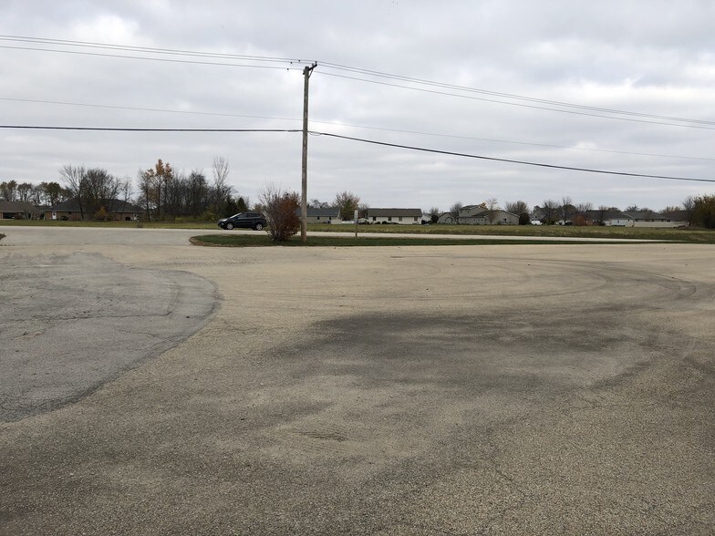 More Photos Of 1539 W US Route 6, Morris Showroom For Sale