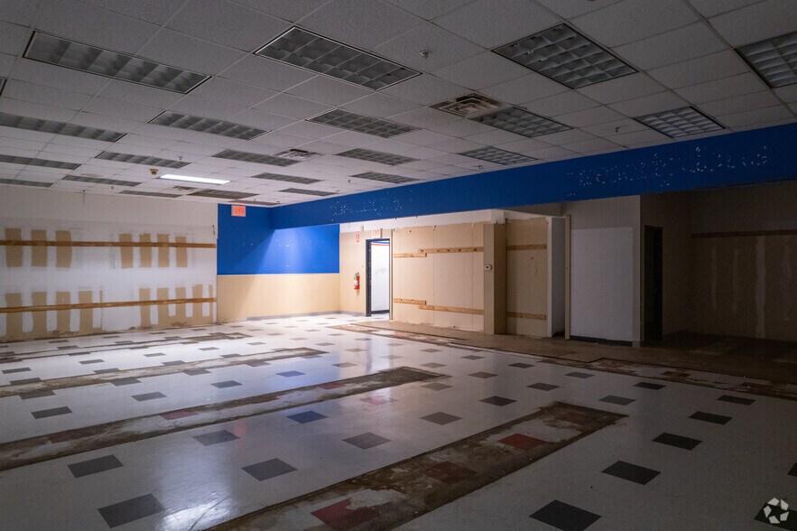 More Photos Of 1526-1596 Union Tpke, New Hyde Park Freestanding For Lease