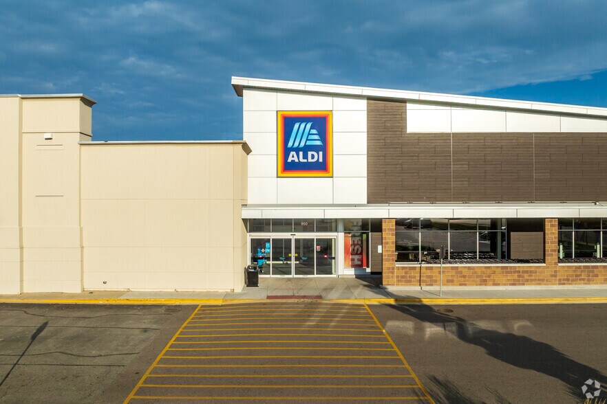 More Photos Of 960 S Barrington Rd, Streamwood General Retail For Sale