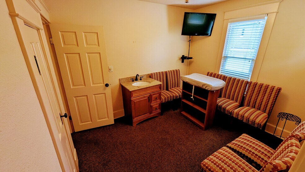 More Photos Of 607 Lincolnway W, Mishawaka Office Residential For Sale