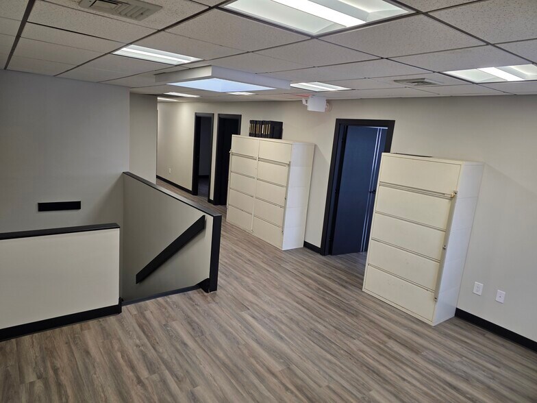 More Photos Of 98 Willis Ave, Mineola Office For Lease
