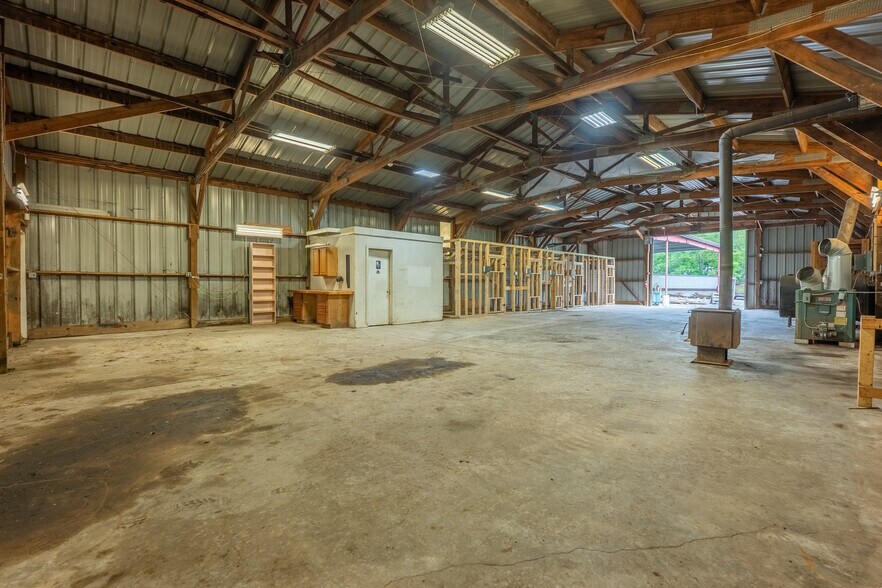 More Photos Of 130 Day St, Seymour Warehouse For Lease
