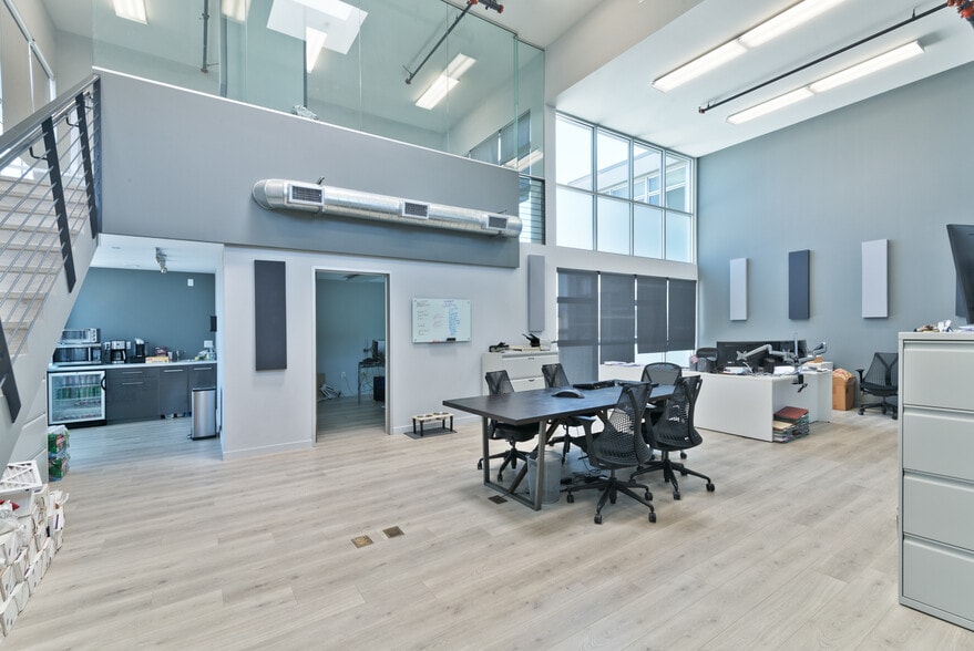 More Photos Of 2332 Cotner Ave, Los Angeles Loft Creative Space For Lease