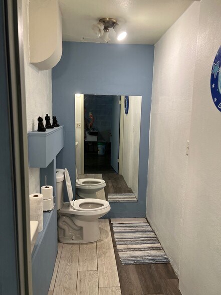 More Photos Of 2211-2213 E State St, Rockford Storefront For Lease