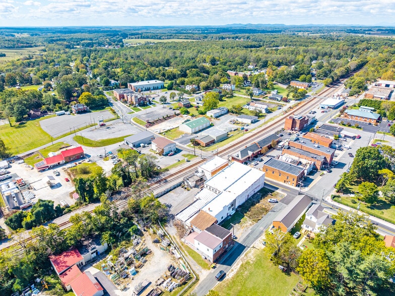 More Photos Of 1850 Church St, Appomattox Bar For Sale