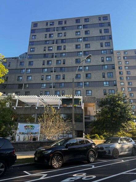 More Photos Of 1550 Beacon St, Brookline Apartments For Lease