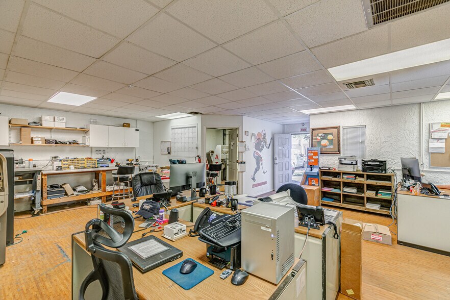 More Photos Of 689 4th St NW, Largo Manufacturing For Sale