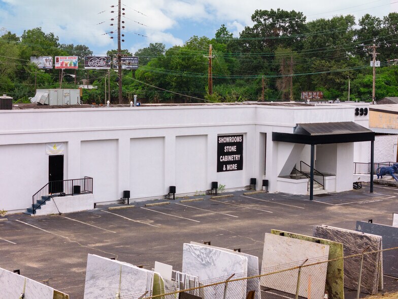 More Photos Of 2866 Poplar Ave, Memphis Storefront Retail Office For Sale