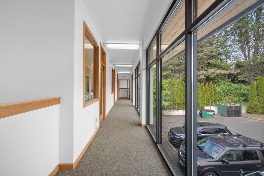 More Photos Of 2413 Main St, Ferndale Office For Lease