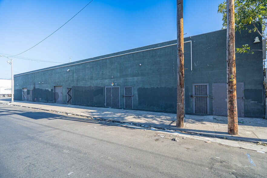 More Photos Of 1901 S Alameda St, Los Angeles General Retail For Sale