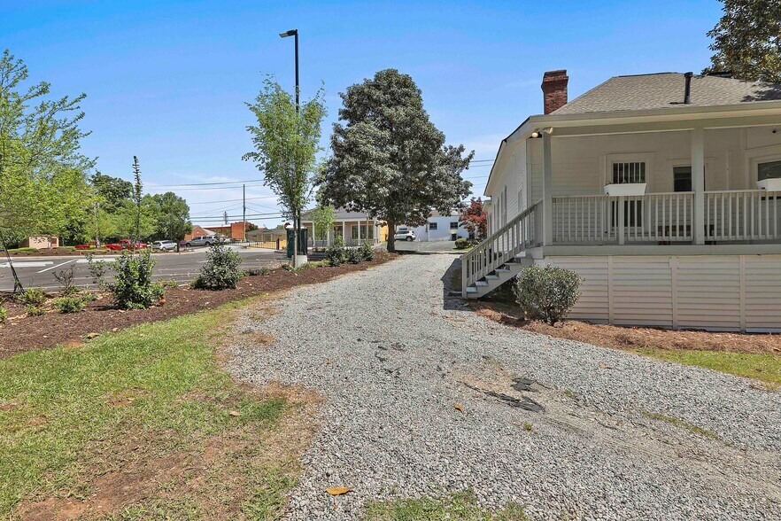 More Photos Of 53 Washington St, Fairburn Office For Sale