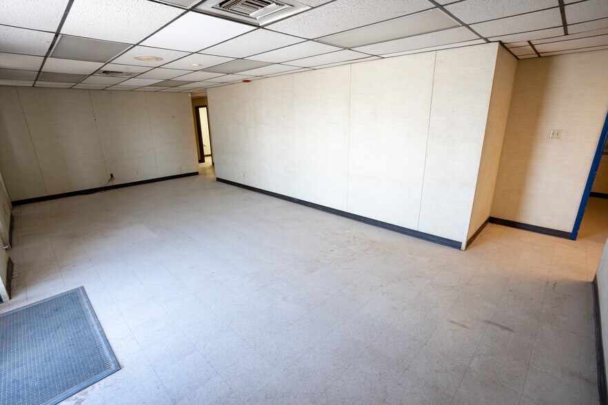 More Photos Of 4111 S County Road 1276, Midland Manufacturing For Sale