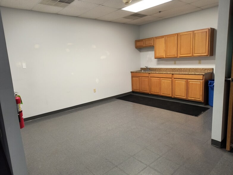 More Photos Of 5060 Ritter Rd, Mechanicsburg Flex For Lease