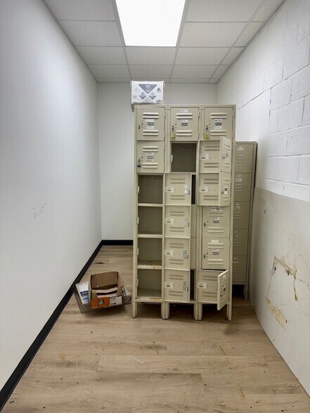 More Photos Of 12971 Westheimer Rd, Houston Freestanding For Lease