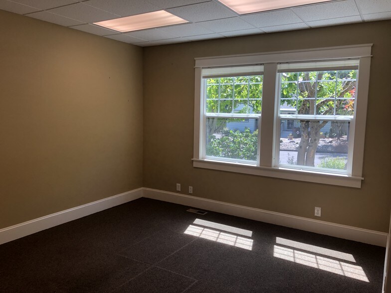 More Photos Of 1596 Liberty St SE, Salem Office For Lease