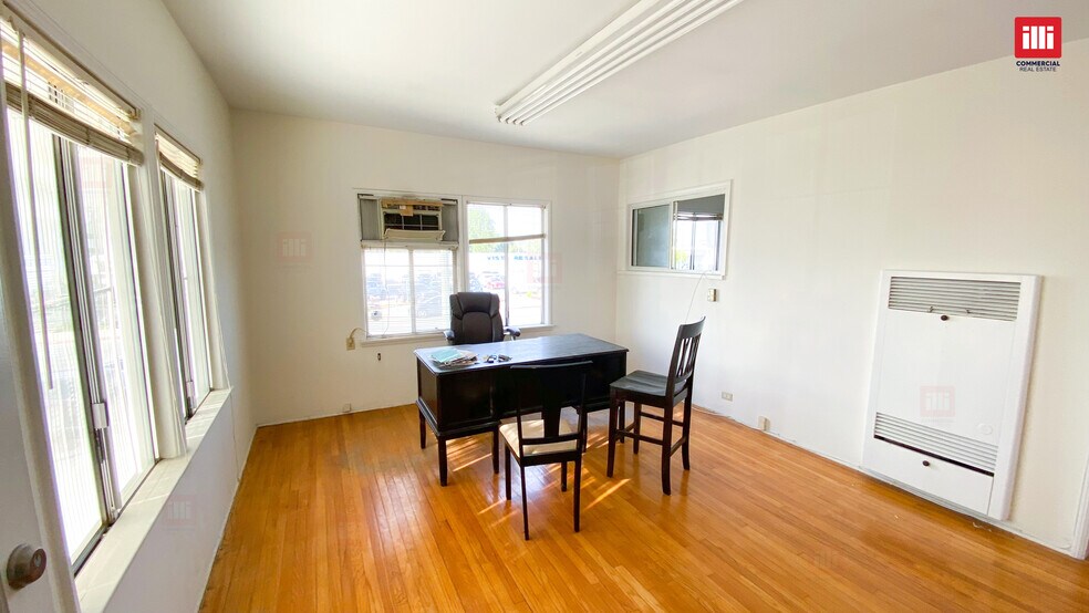 More Photos Of 21528 1/2-21530 Ventura Blvd, Woodland Hills Freestanding For Lease