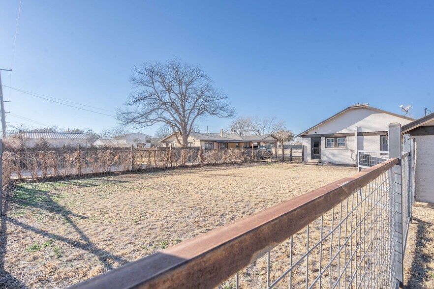 More Photos Of 1107 W Illinois Ave, Midland Office For Lease