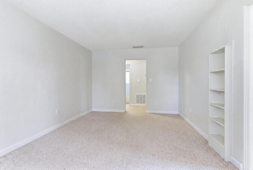 More Photos Of 642 Harwood St, Orlando Apartments For Sale