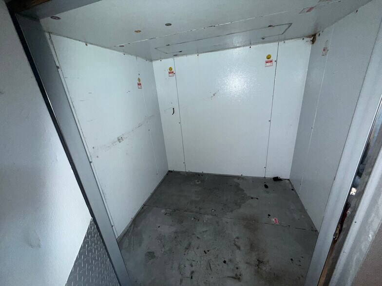 More Photos Of 496 Hudson St, New York Storefront Retail Residential For Lease