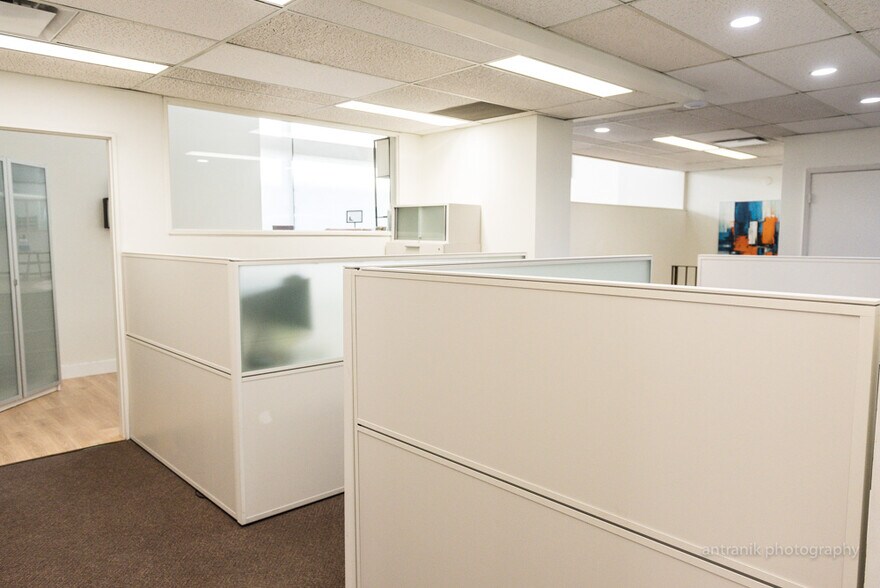 More Photos Of 455 Rue Notre-Dame E, Montréal Office Residential For Sale