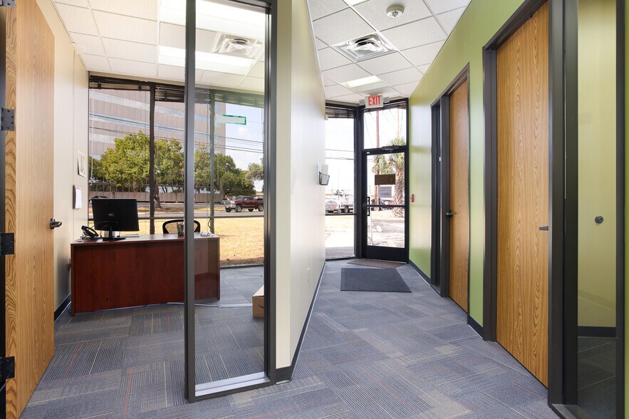 More Photos Of 5404 Wurzbach Rd, San Antonio Office For Sale