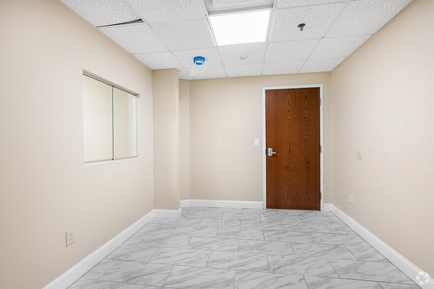 More Photos Of 609 W Johnson Ave, Cheshire Medical For Lease