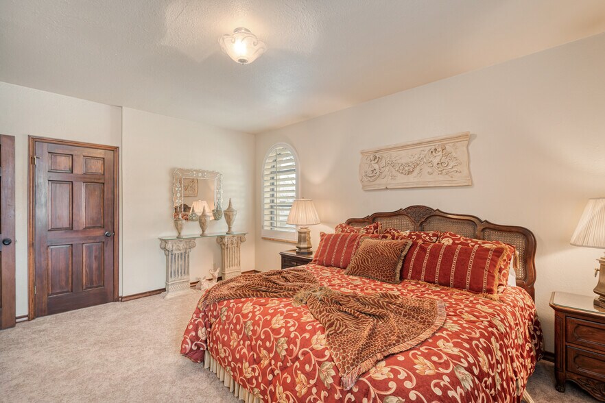 More Photos Of 505 Gilchrist Ln, Del Rio Specialty For Sale