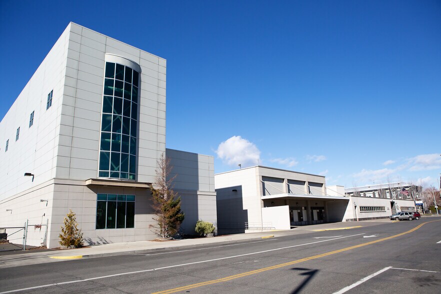 Primary Photo Of 114 N 4th St, Yakima Flex For Sale