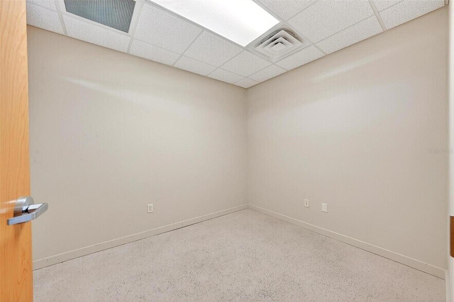 More Photos Of 17809 SE 109th Ave, Summerfield Office For Lease