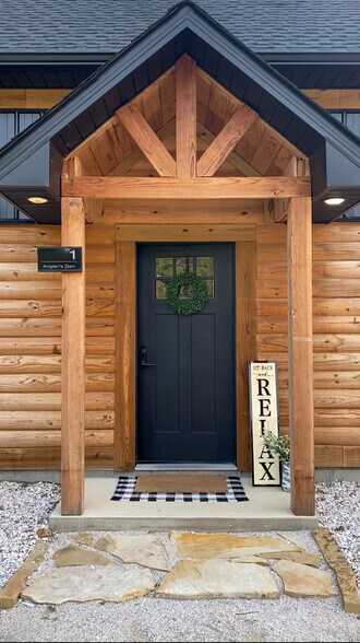 More Photos Of 1136 Arlie Moore Rd, Bismarck Hotel For Sale