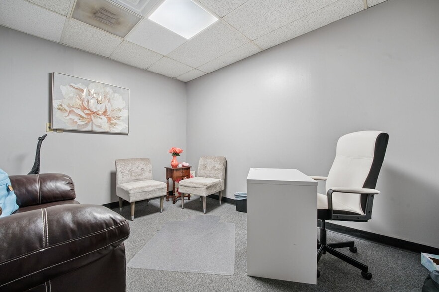 More Photos Of 4770 Indianola Ave, Columbus Office For Sale