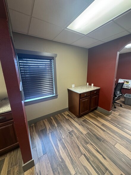 More Photos Of 1517 N Orange Blossom Trl, Orlando Office For Lease