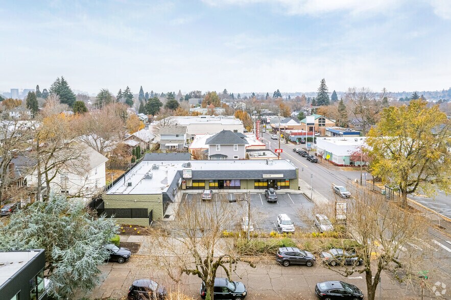 More Photos Of 6539-6547 SE Milwaukie Ave, Portland General Retail For Lease