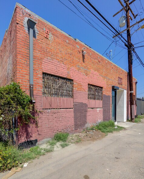 More Photos Of 2616 W Jefferson Blvd, Los Angeles Showroom For Sale