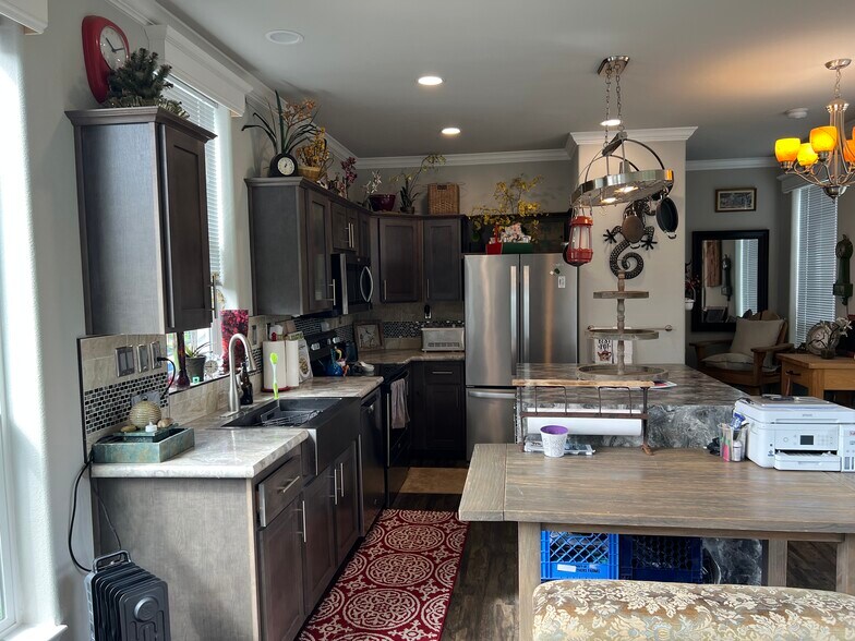 More Photos Of 1311 Bay Ave, Ocean Park General Retail For Sale