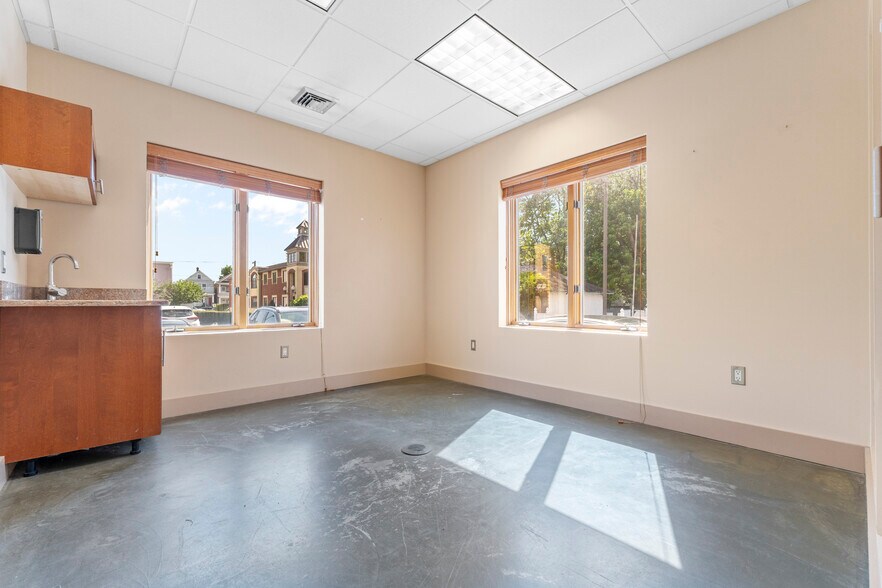 More Photos Of 613 Amboy Ave, Perth Amboy Medical For Lease