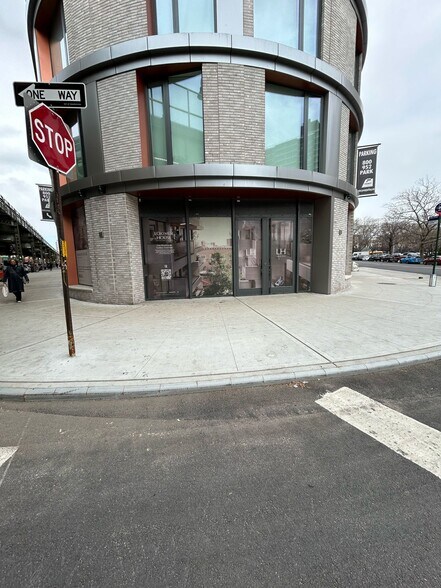 More Photos Of 555 Broadway, Brooklyn Apartments For Lease