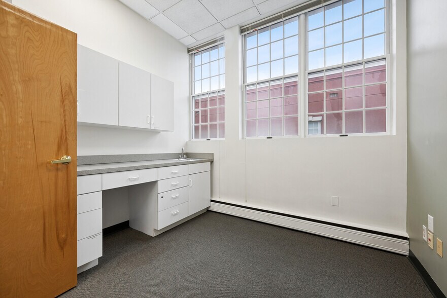 More Photos Of 34 E Somerset St, Raritan Bank For Lease