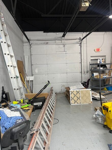More Photos Of 33140-33150 S Gratiot Ave, Clinton Township Freestanding For Lease