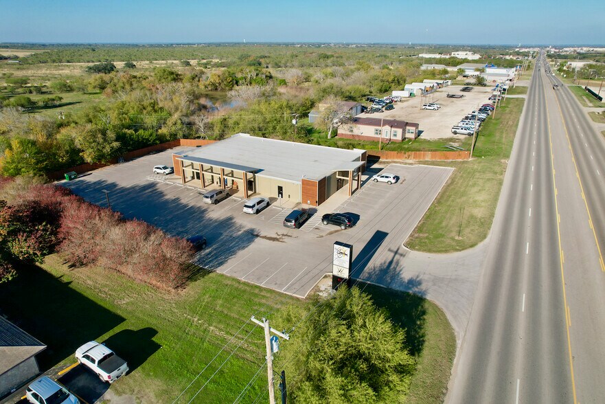 More Photos Of 1753 E State Highway 97, Jourdanton Freestanding For Lease