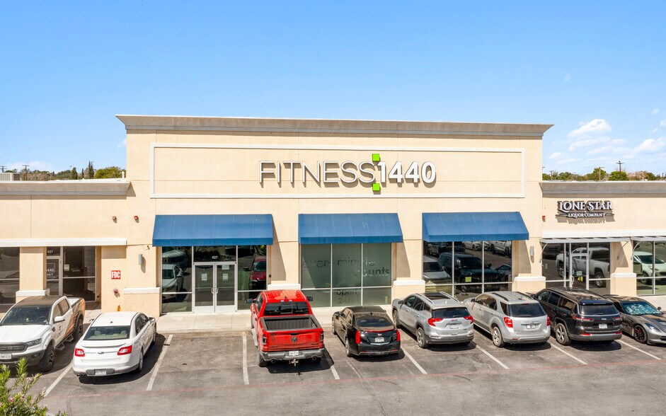 More Photos Of 621-625 E 42nd St, Odessa General Retail For Sale