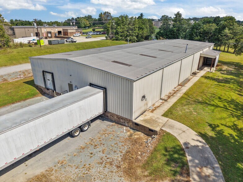 More Photos Of 2245 A Air Park Dr, Burlington Warehouse For Lease