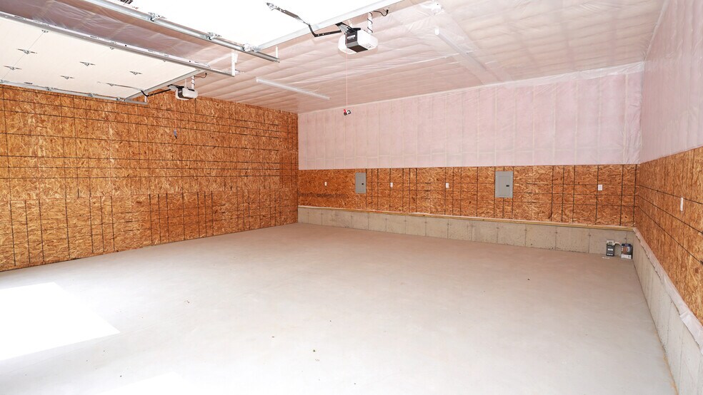 More Photos Of 341 Wareham St, Middleboro Self Storage For Lease