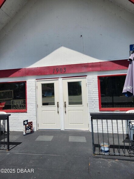 More Photos Of 1903 S Ridgewood Ave, Daytona Beach Bar For Sale