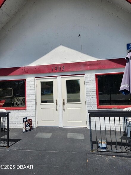 More Photos Of 1903 S Ridgewood Ave, Daytona Beach Bar For Sale