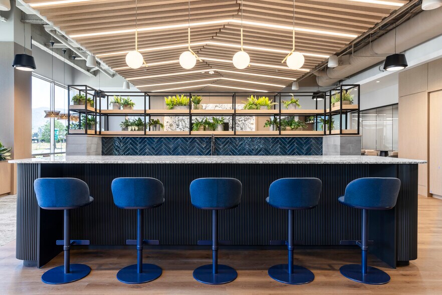 More Photos Of 380 Data Dr, Draper Unknown For Lease