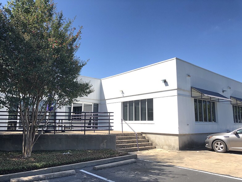 More Photos Of 2404 Rutland Dr, Austin Office For Lease